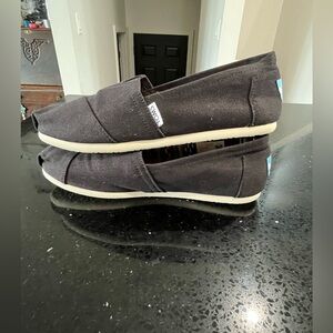 Brand new Tom’s shoes - size womens 8